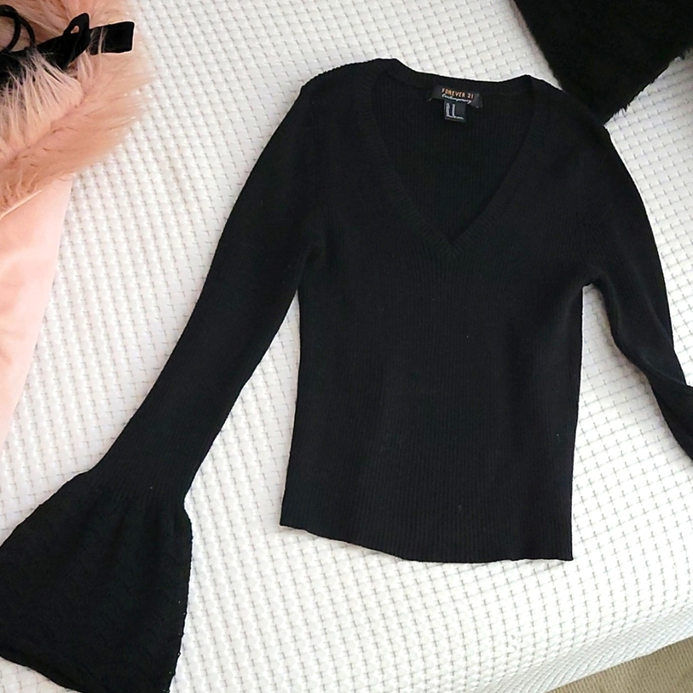Black knit flared sleeve v-neck shirt